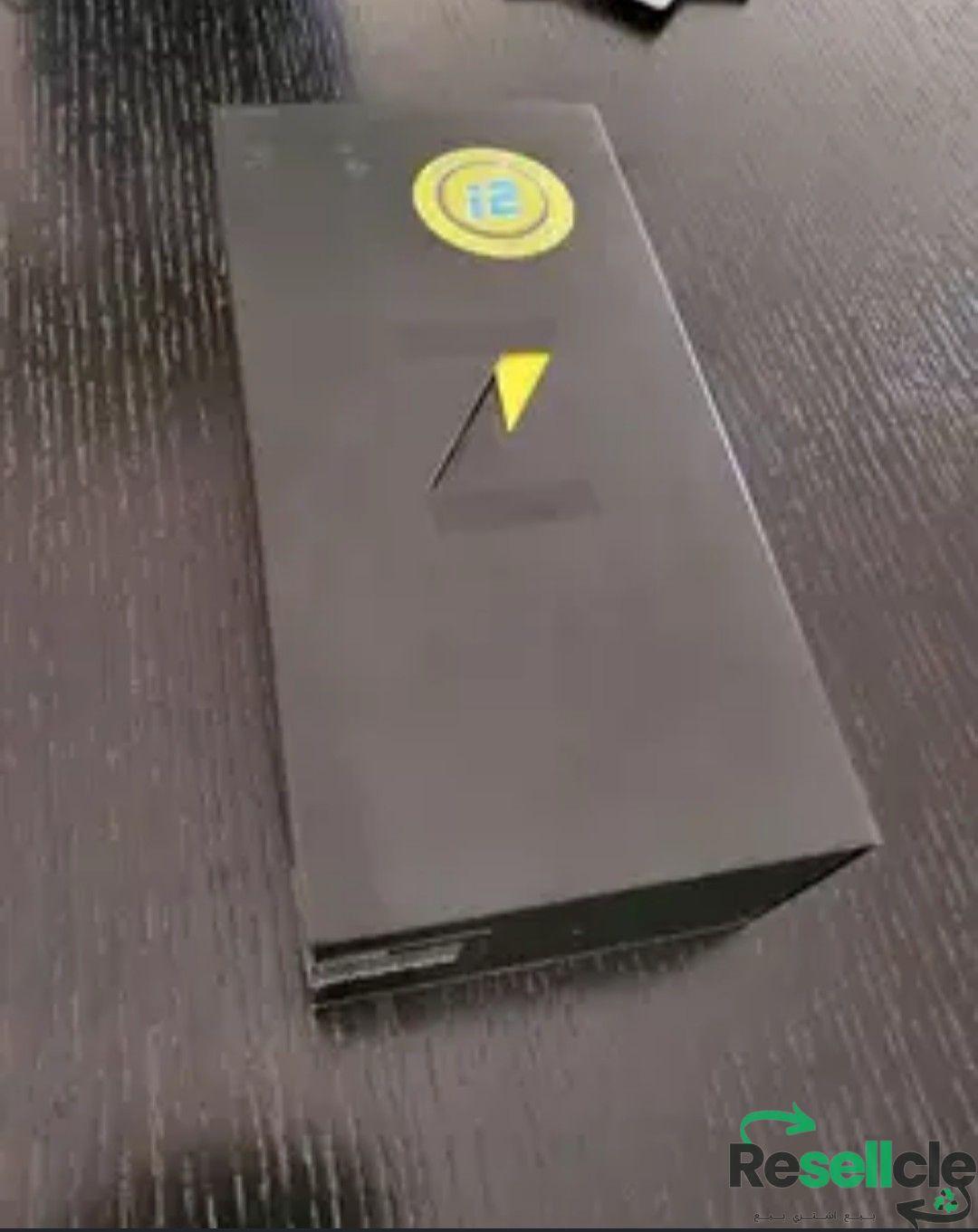 NEW sealed Samsung Black Z Flip متفتحش
