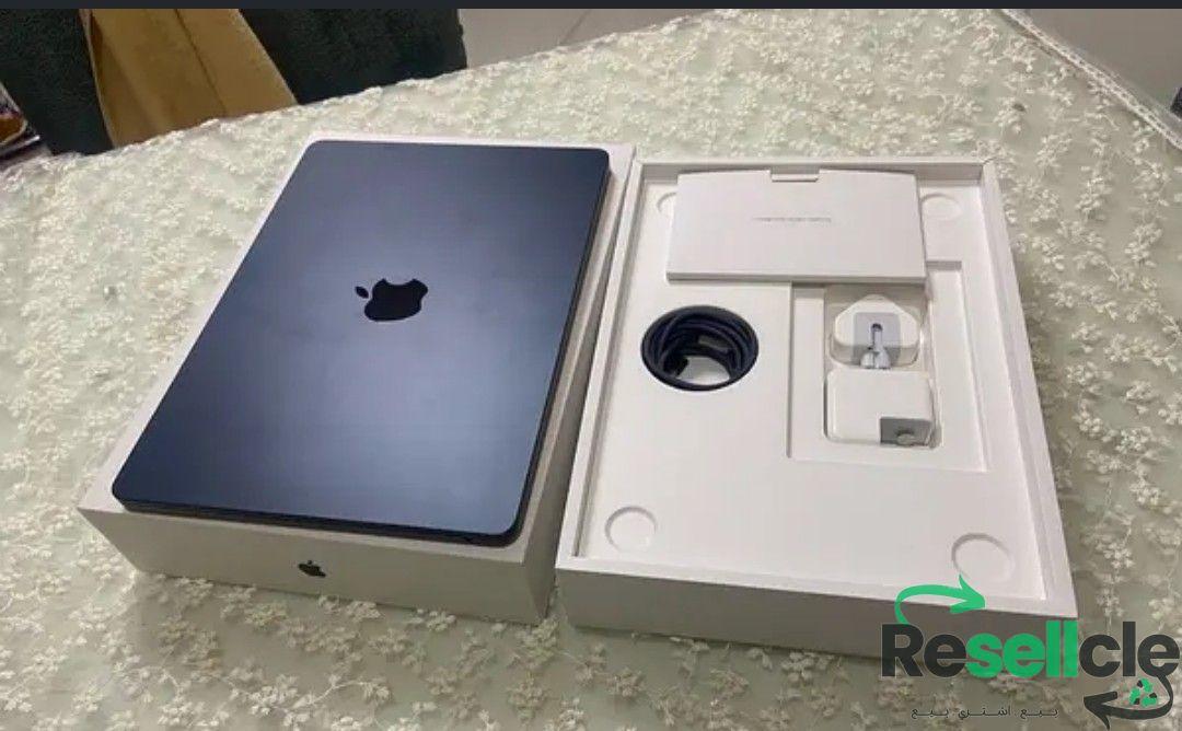 Macbook Air M2  جديد تماما بطارية ١٠٠٪؜ بكل حاجته والضمان ساري