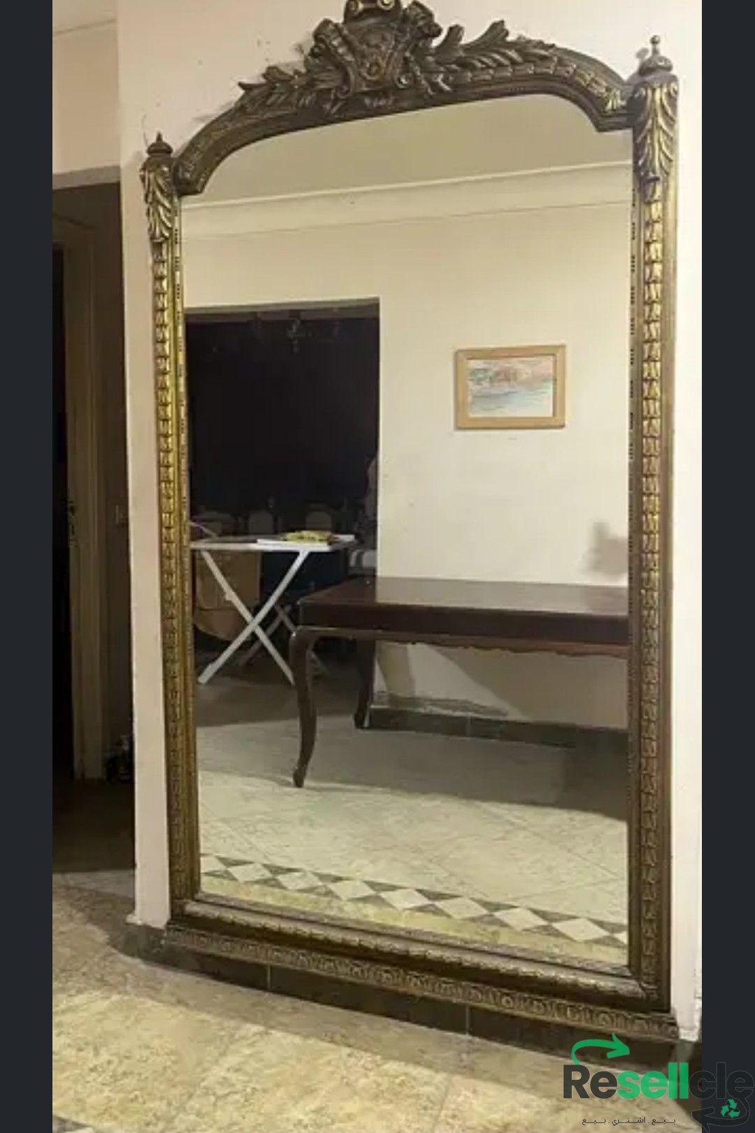 مرآة معلقة